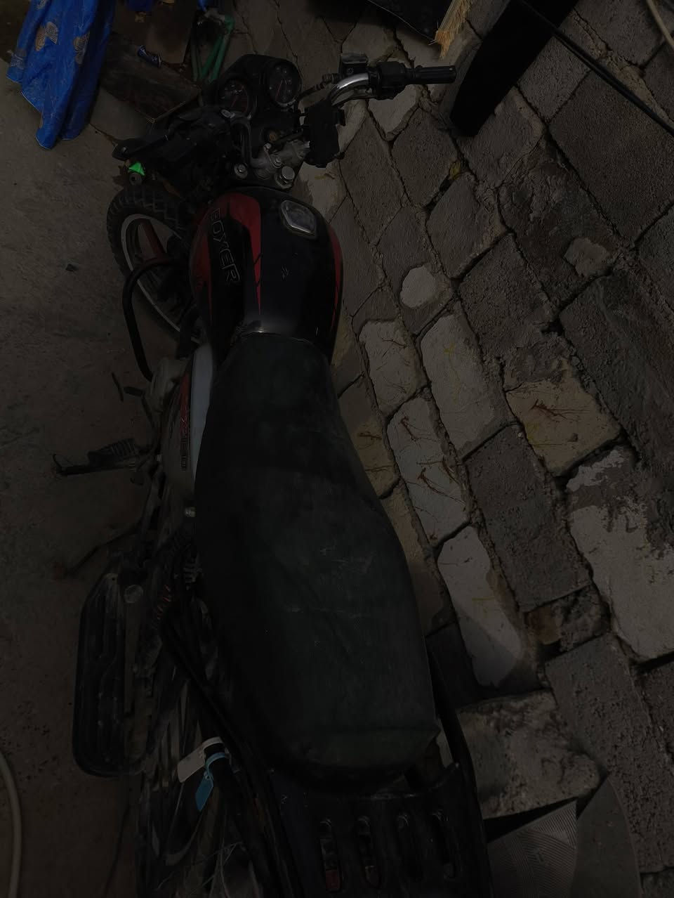 بوكسر 22 متروكه طافيه كهربائيات عوزهة تجفيت بدون رقم وسنويه 1,250,000 مكاني الشعب تاخذ كوم حديد اكفلك من السرقه الي يريد يستفسر ***********
