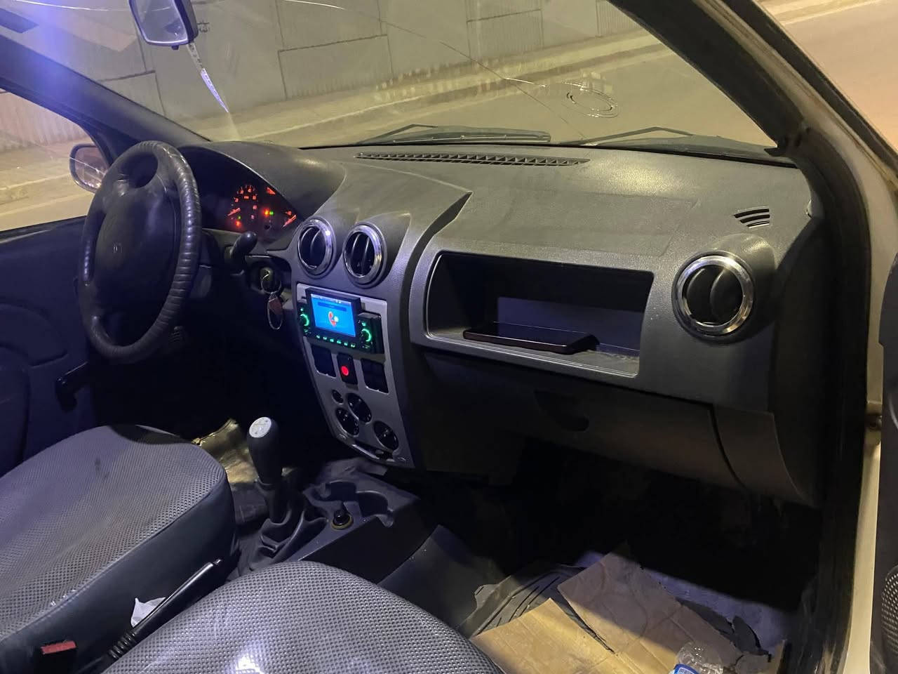 السلام عليكم رينو لوكان موديل 2009
كير مكينه تبريد تدفئه كله كفاله 
تخم تاير جديد 
حداديه جديده 
رقم بغداد 
تغليف جلد كامل للسياره 
دوشمه جديده 
شاشه 
دسكات ونوزلات وفيت بم جديد 
السياره بيها تلكيط خياس لكم قطعه مكفوله من الحادث
السعر بالنقد 43 
***********
