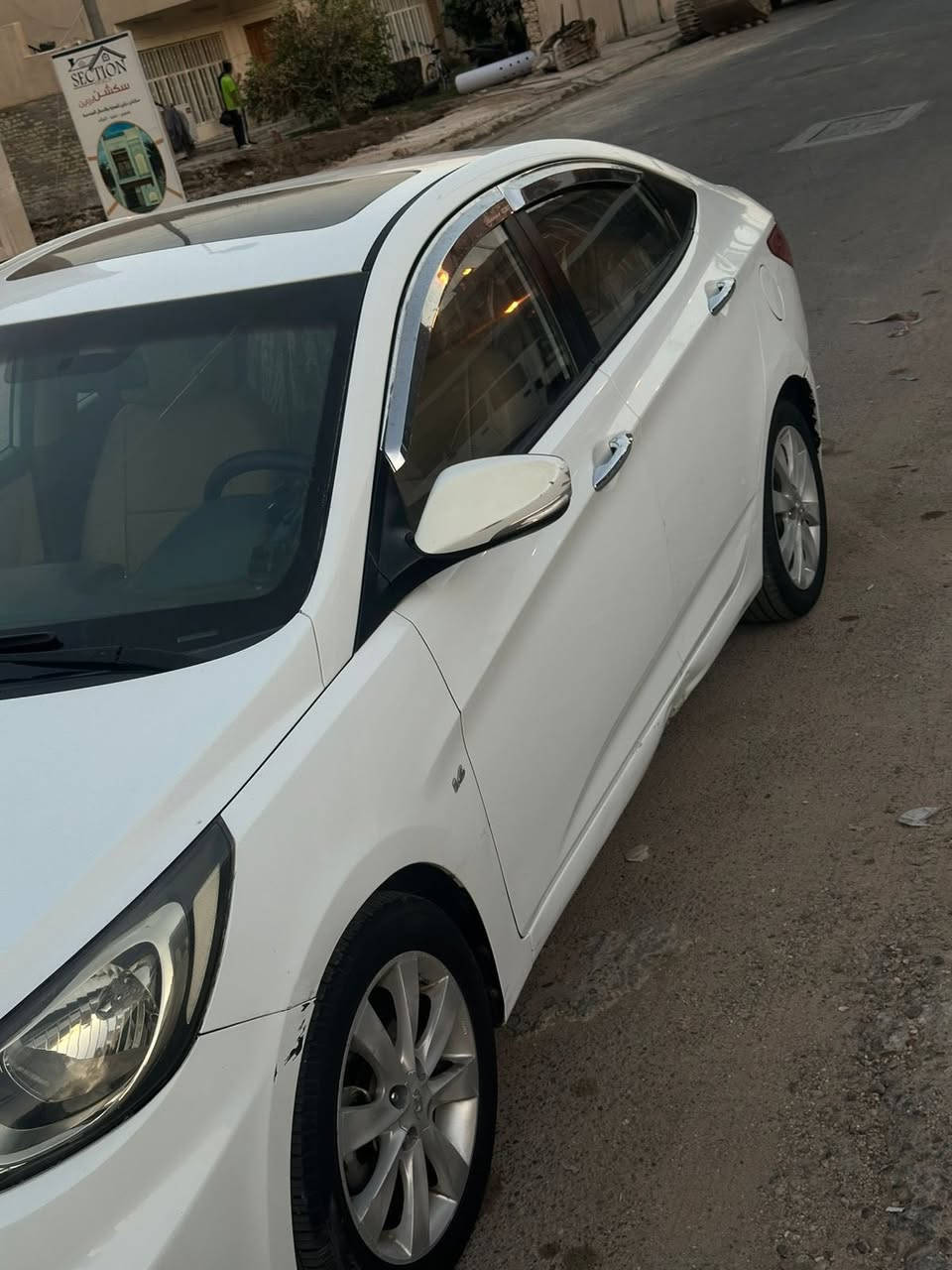 السلام عليكم اكسنت موديل2013
فول مواصفات للبيع 
محرك 1600 دوش خليجي مكفوله 
تايرات جديده كهرباءيات مسجل بلازمه 
دوشمه كامله ادامه عامه 
محرك مكفول 
السياره بأسم الاهل تحويل ثاني يوم 
استخدام شخصي 
السعر : 104
العنوان : بغداد 
للتواصل : *********** 
متواجد خط واتساب فقط 
الموشراي لايتصل
