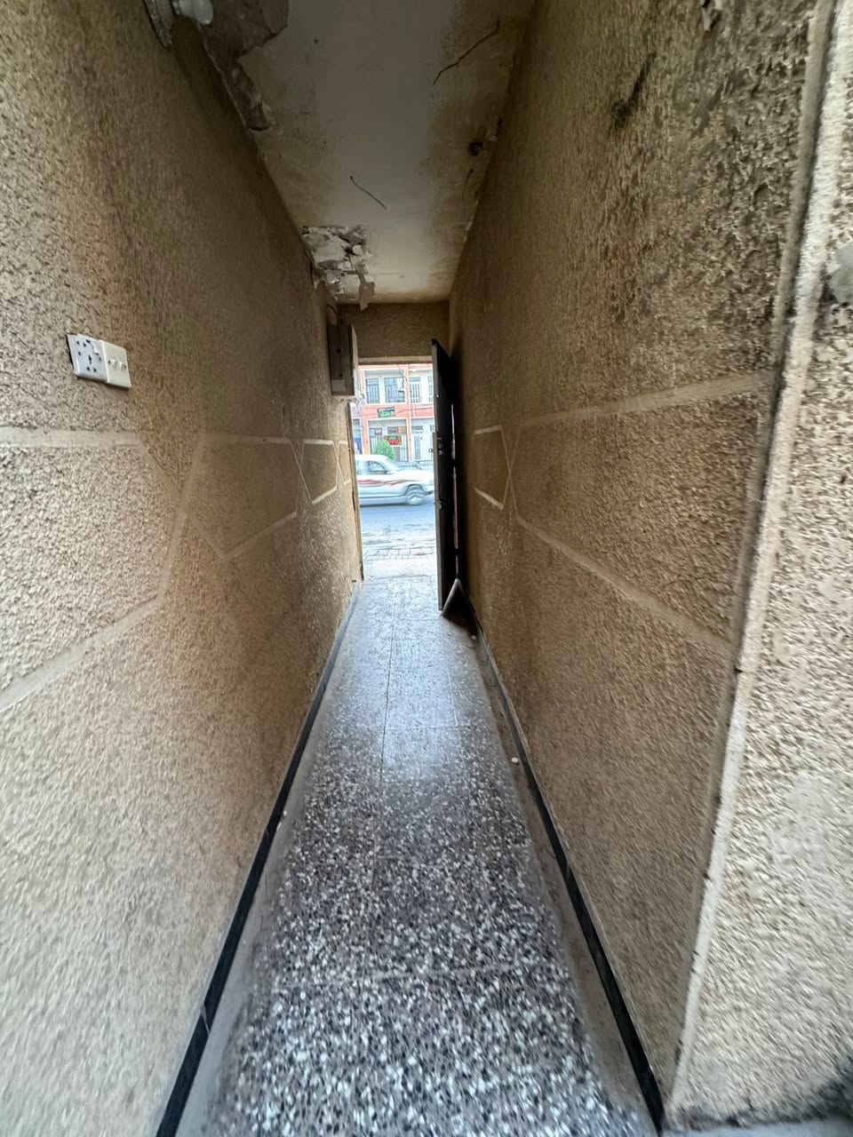 🔸 مشتمل #للايجار  نضامه وحدتين سكنيه ✅
75متر بناء سنة 2024 اخو الحديث زيرو🔑كامل مكمل

الطابق الارضي1️⃣:مدخلين واستقبال كبيره ومطبخ وخدمات وغرفه نوم كبيره
والطابق الثاني 2️⃣: متاجر وحد لعائله صغيره ومرتبه

🔸موقع ممتاز📍الشعب تجاري عل شارع حي الصحه قرب جامع الحق
 
🔸السعر الايجار : نهايته 350الف قفل رجاءا بلا احراج
مع الدار محتوياته للاستفاده والاستخدام ماطور ماء وسخان وتانكي واير سحب + جوزره + واير انرنيت

🔸معروض بمكتب ابو علي الدراجي للعقار 🏛️
الشعب-نهايت شارع الصحه-مقابيل كرزات ركن الصحه *********** 📞 *********** 📞 ‭
