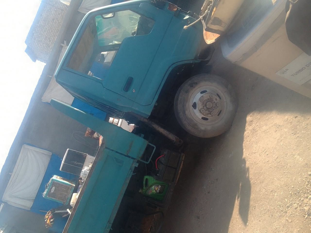 سلام عليكم كنتراللبيع تيوته قلاب موديل 93
مكان بغداد المعامل 
سعر27 وبيه مجال.
***********
