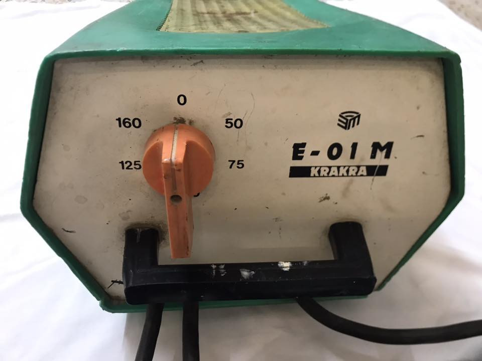 السلام عليكم اخوان ماكنة لحام غنيه على التعريف أصلية سعر ٢٥٠/الف مكان بغداد ***********٠
