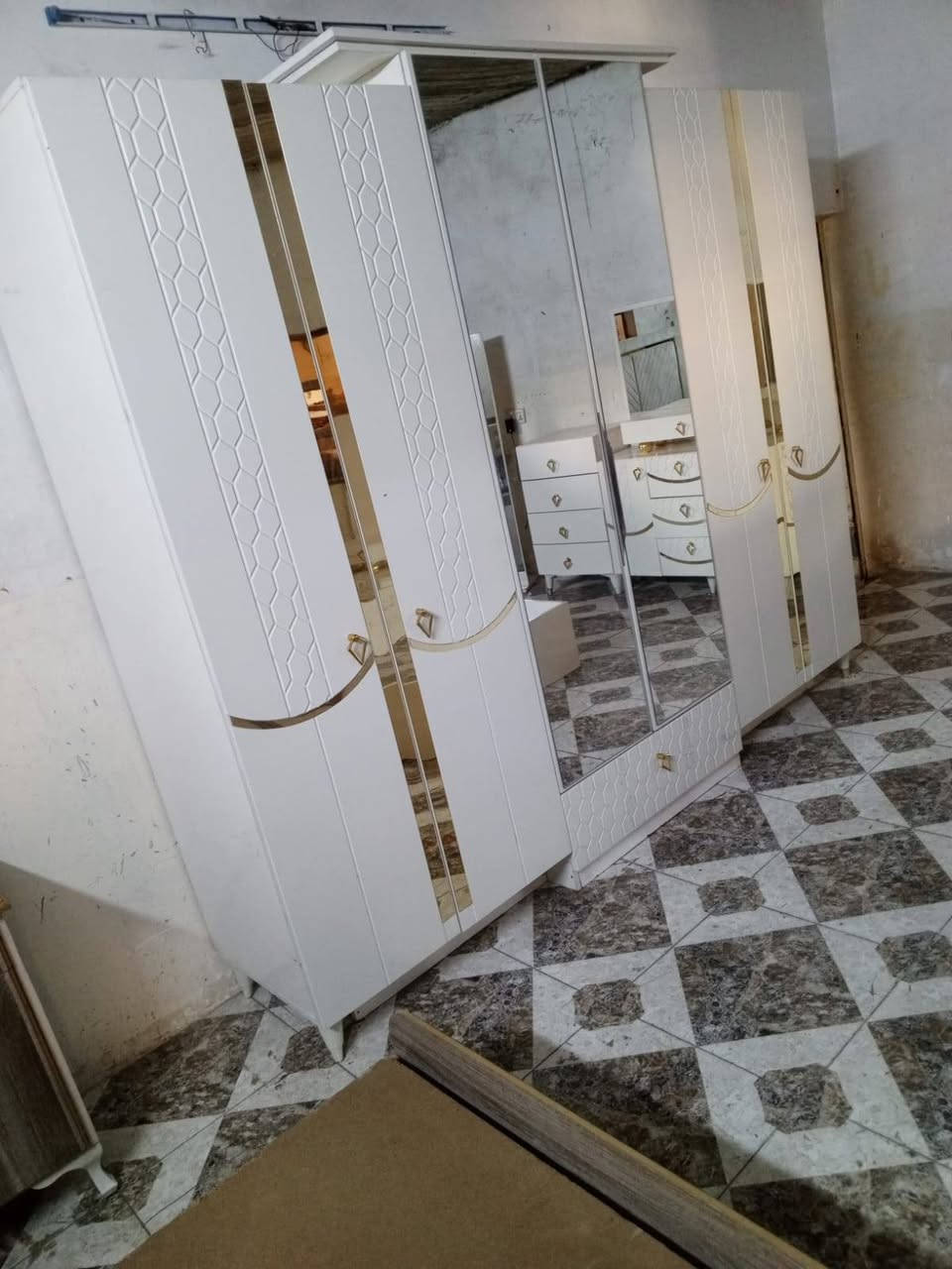 غرف نوم للبيع شبه الجديد السعر الوحده ٥٥٠ بيه مجال  والثاني ٥٠٠ بيه مجال الشراي يتصل واتساب ***********

