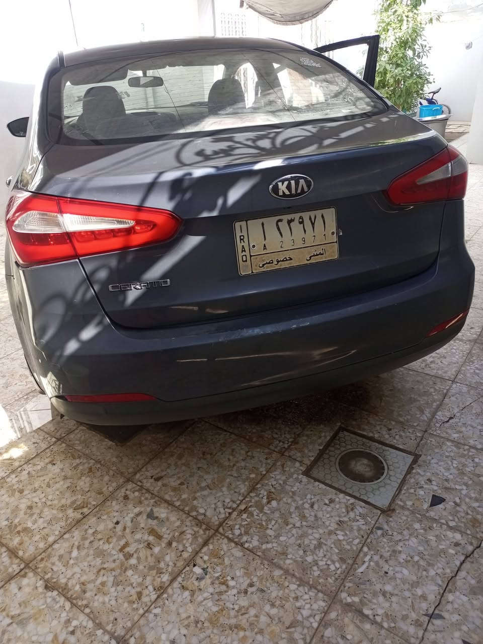 سلام عليكم سيراتو موديل ١٦ شكل ١٧ خليجي رقم مثنى حلوه وجاهزه بيه رشات صبغ ***********سعر 90 وبيه مجال مكان نجف الاشرف

