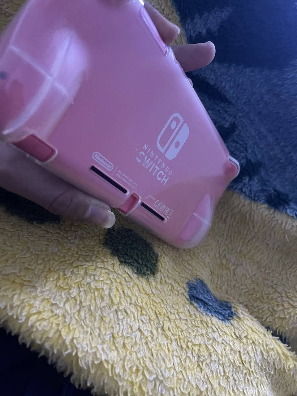 سلام عليكم نينتندو سوج البيع جهاز. كلش حلو نضيف حال حال الجديد جهاز ملحقاته كامله ويه كفرين جلاتين وبلاستك شاحنته الصليه سعره 250 وبي مجال بسيط متواجد خاص ورقمي ***********
