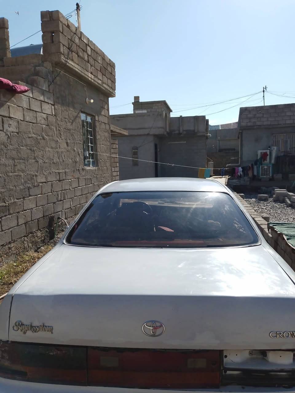 السلام عليكم بطه للبيع موديل ٩٣ كير  ومحرك شرط سياره نظيفه كهربائيات شغاله تواير 4 جدد سياره حلوه سياره مكصوص رقم الماني صلاح الدين السياره شرط الوكاله والتحويل الشراي يتصل *********** السعر 34 وبيها مجال
