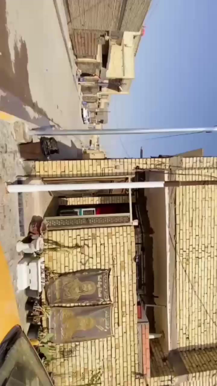 ٥٠ متر بناء جديد المربع المقابل اسواق ادم يعني تدخل من يم الصورة اخير فرع عاليمين منطقة مبلطة والبناء درجة أولى واجهة خمسة نزال ١٠ استقبال وصالة وخدمات وفوگ غرفة السعر ٦٠ وبي مجال للاستفسار
***********
