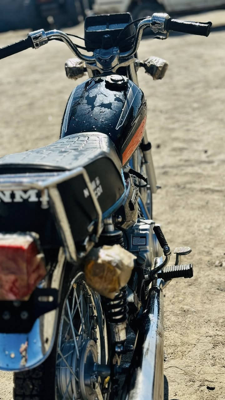 للبيع دراجة نامة نظيفة ومكفولة
محرك نامة الأصلي حجم 125 وسحبته كلش قوية وصوته ناعم
تشغيل هندر ومن أول رفسة تشتغل
واستقرارية تامة بالمشي
الدراجة جام مثل ما واضحة بالصور والصبغ والكروم واللايت المربع كلها بلادية
الدراجة جاهزة للعمل وشبعانة داراة وما تحتاج أي برغي
المكان: البصرة - القرنة
للتواصل: ***********
