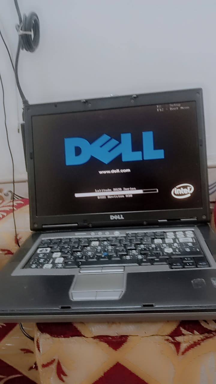 السلام عليكم حاسبه ديل وندوز ٧ عوزها بس بطاريه والكيبورد قسم من الاحرف ضايعه ايباد طافي ابيعه الك فحم عوزه معالج ٦٠ فريم ببجي السعر خاص او مراسله على الوتساب***********
