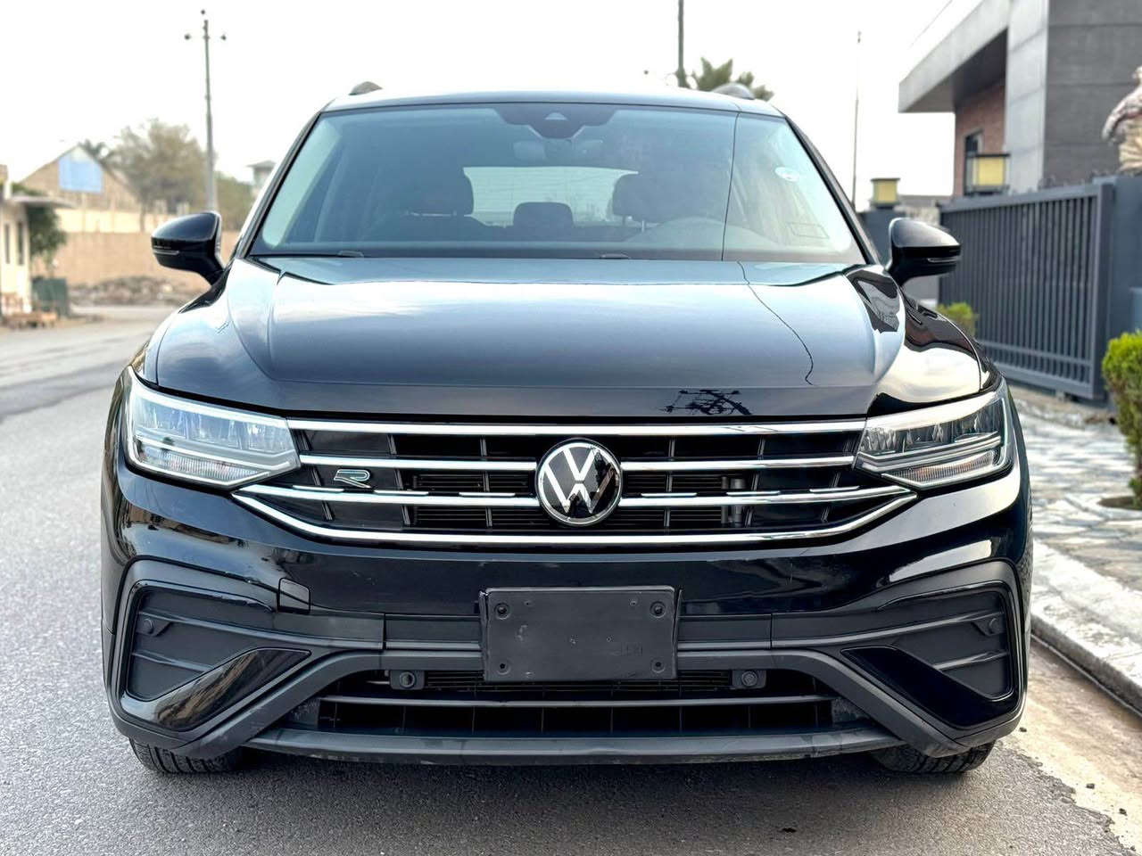 Volkswagen tiguan 2024

عدد الأميال :  24 الف ميل
سلندر: 4 سلندر
محرک: 2.0
الكاميرا الخلفية 
التحكم على المنحدرات 
مستشعر وقوف 
تدفئة المقاعد 
بصمة 
مثبت السرعة 
شاشة 
مصابيح زينون الأمامية 
المصابيح الأمامية ليد 
رادار 
3VVRB7AX0RM037888
بدون صبغ ارباكات كل سليمة
رقم كاتي بيها شهرين
***********
*********** أربيل, العراق

