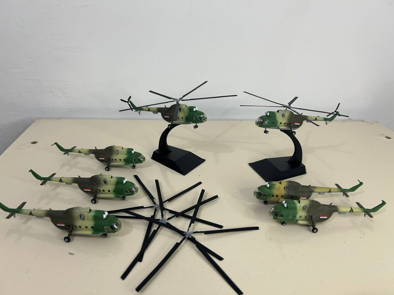 السلام عليكم…طائرة Mi-8  حجم 1/144 طولها 15 سم مع القاعدة السعر 30 الف يوجد توصيل لجميع محافظات العراق للحجز على الرقم *********** واتساب
