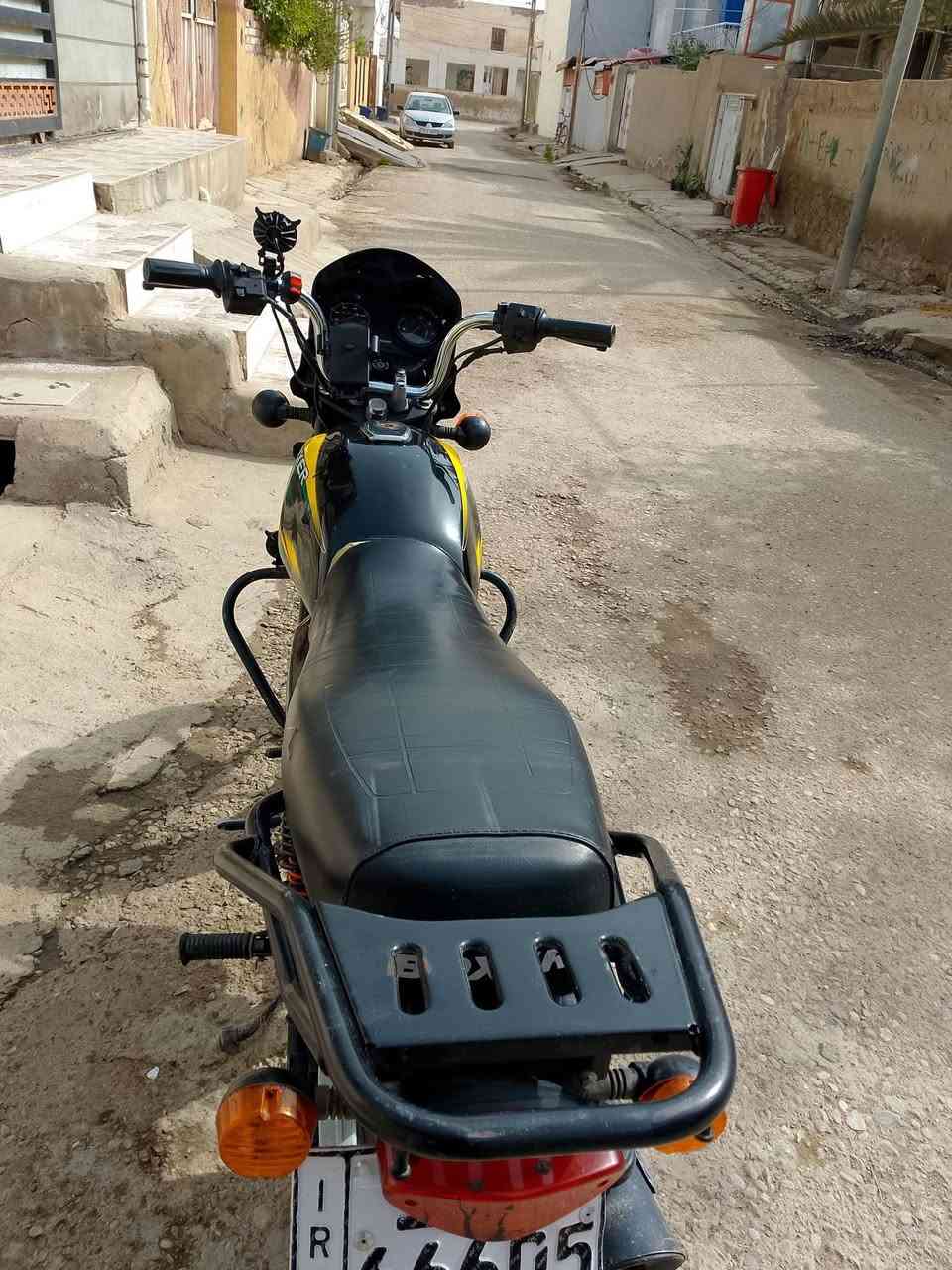 سلام عليكم 
بوكسر 23 مرقم بغداد 
الدراجه حلوه ونضيفه وجديده 
تحويل مباشر 
مكينه ممفتوحه 
كهربائيات كلها شغاله 
سلف هندر كامله 
شلعه معدل فول 
سعر 2150 الشراي يتصل ويدلل 
مكاني ديالى الخالص هبهب 
رقمي ***********
