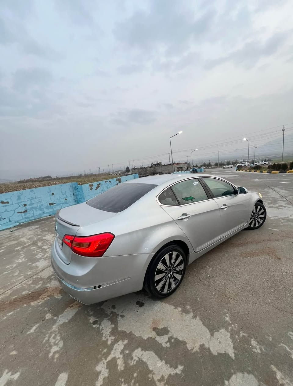 ماشاءالله له مالي هه موولايه ك
بؤ فرؤشتن يان گؤرينه وه
kia cadenza براوه ي دوبه ي
2013لؤك لؤك 
فول فول به س پانؤراما نيه
ته بريد سارد و گه رم
٦سيدي
ده بل گئر 
سه قف رؤزرايز ليد 
حاسه
كوشن كاره با
هه رچوار جام ئؤتؤ
تعديد سورعه
نه شوخت نه چال قنجئكيشي نيه
چرگه ي تيا نيه 
به ردي گزؤزي بيلاديشي تياماوه ده سكاري هيچي نه كراوه  تايه و ويل نوئ
 رؤن و بانس و هه مووشتئكي نوئيه
له ره سمه كه جوانتره ته نانه ت شوختئكي بچوكيشي نيه
بؤ فرؤشتن يان گؤرينه وه به شتئك به دلم بئ

***********وه تس ئاپ و ڤايبريشي له سه ره Singapore
