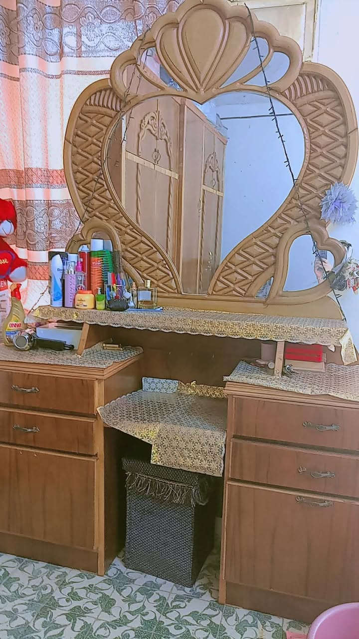 عندي غرفة نوم للبيع شرط بعدها لوك احلى من الصور
ملحق تخت وملحق قنصور 
مع طخم 5 أمتار بي قطعتين يرادلها سفنج لان تعبان 
مكاني موصل جانب ايمن حي المشاهدة مدخل بيت سيد توحي 
باقي التفاصيل خاص


**إذا كنت صاحب هذا الإعلان وتريد حذفه لأي سبب، رجاءا أرسل رسالة إلى الدعم الفني**