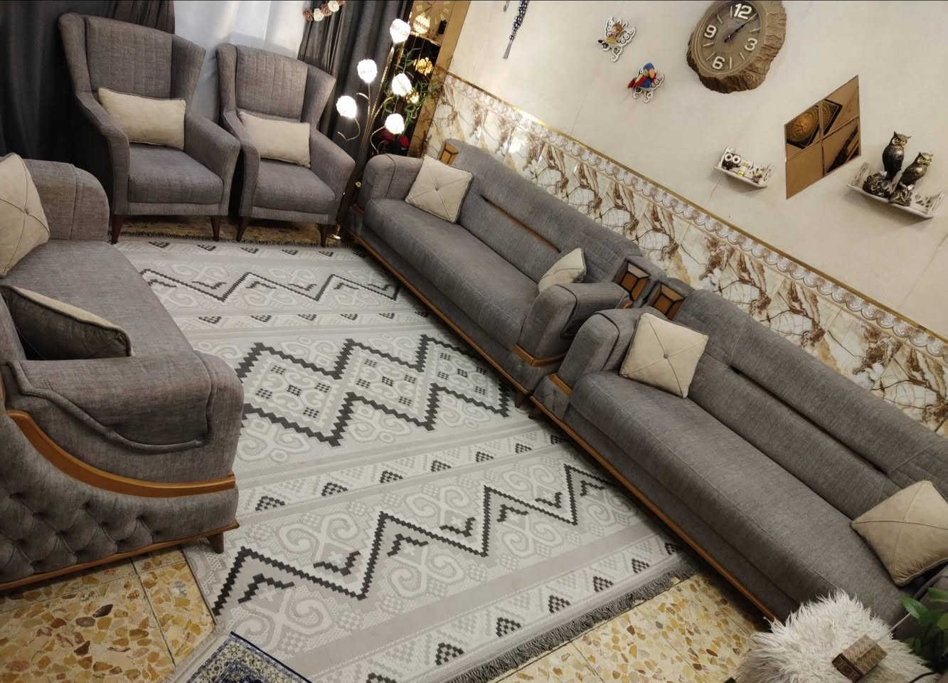 تخم تركي مودرن ١٠ مقاعد تصميم حديث قوي تكمة ثكيل خشب بلوك وسيورة داير فريم اسفنج طبي بلوستر ظغط سوفت قماش تركي نوع خاولي استخدام قليل اخو الجديد شخط ما بي نظافتة ١٠٠ ٪ نظيف جدا مبي اي ضرر... ٦٧٥ وبي مجال بسيط للشراي


**إذا كنت صاحب هذا الإعلان وتريد حذفه لأي سبب، رجاءا أرسل رسالة إلى الدعم الفني**