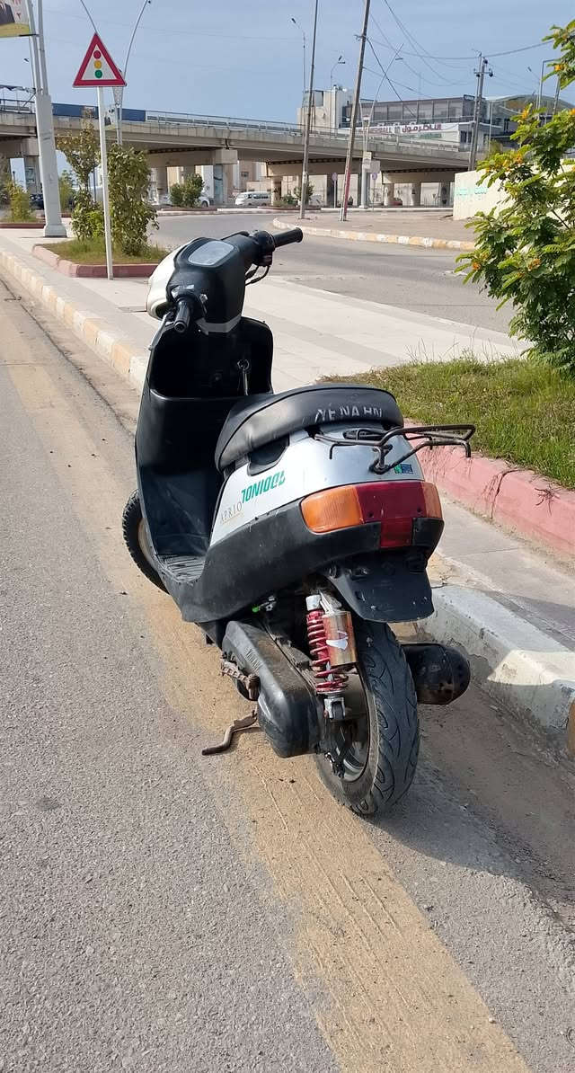 بتره فحل خطين شغاله سلف هندر لايت بك لايت هورن عداد سرعه عداد بانزين قفل سكان قفل جنطه دبلات كله شغال كفرات اصليه اصليه دراجه نضيفه وناعمه وشلعتها قويه  مال جناي مبدل بيها بستم فقط الباقي كفاله السعر 250 مكان ناصريه ***********
