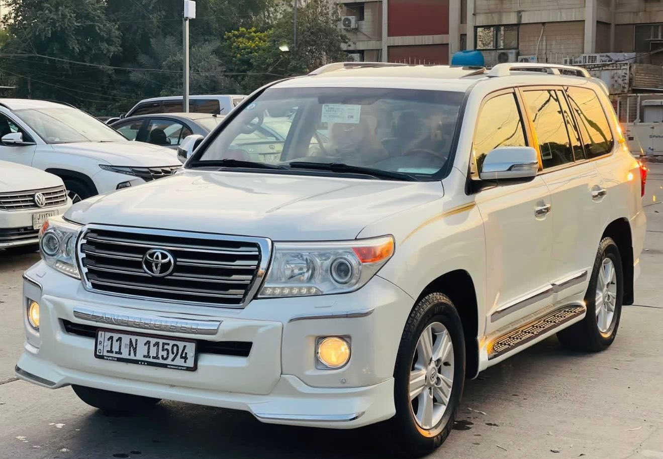 سلام عليكم 

لاندكروز 2015 

للبيع خليجي فول    مكفول 

مواصفات 

تحكمات ستيرن 

فتحه بسقف سلايد 

تشغيل بصمه 

شاشه كبيره كامره خلفي  

كشافات امامي 

مكينه 6 ممتازه جدا 

داخل نظيف جدا  بواضع لوكاله 

سياره جاهزه من كلشي 

بيها بابين فتح تعيار فقط 

   (خاليه من العيوب والخدوش )

السعر 425$ مجال بسيط 

مكان سياره بغداد الكرخ

الهاتف ***********
