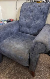 ديوان مستعمل نظيف السعر ٧٥ الف المكان الاعظمية للاستفسار ٠٧٧١٢٩٩١٥٦١