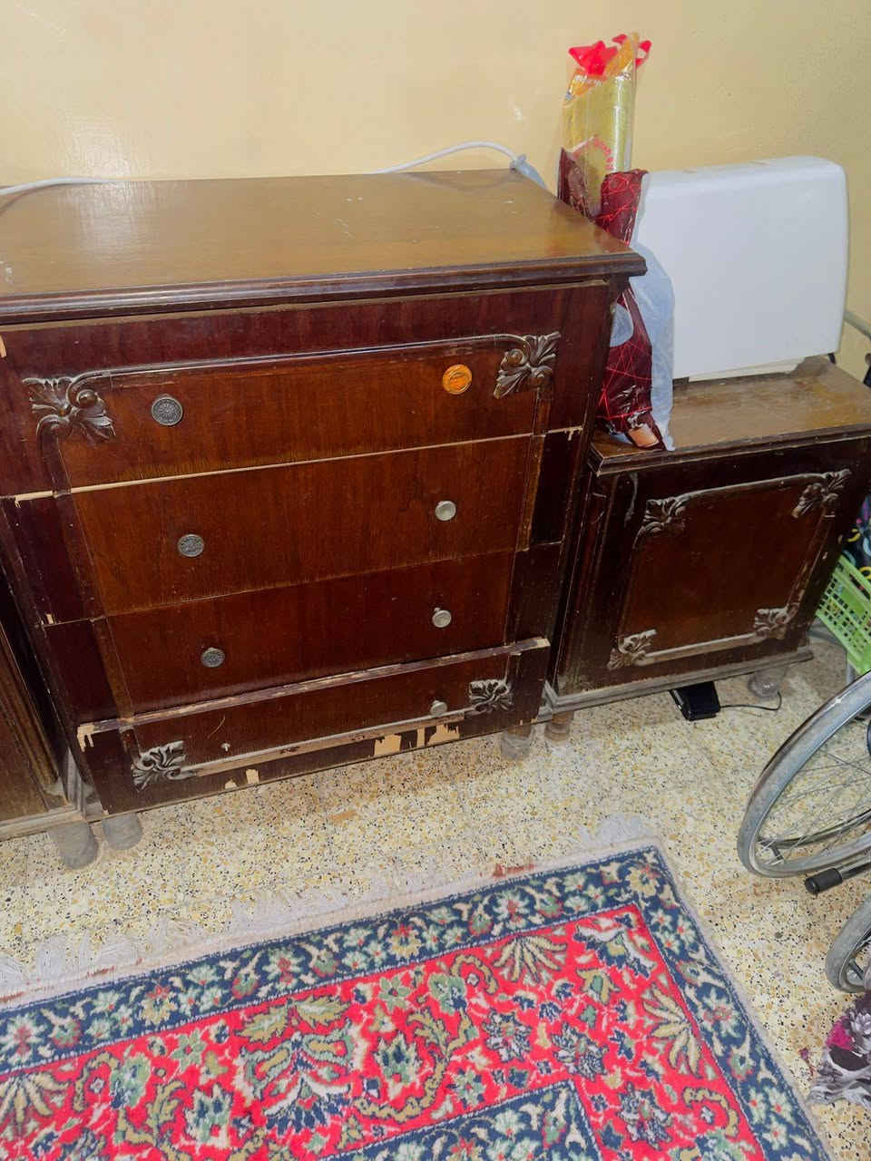 متاح تخت +ميز تواليت +كمدينه +مجرات يعني غرفه بدون قنصور خشب ثقيل واضحين بل صور ب١٥٠ الف وبيهم مجال شراي ادفع سعر


**إذا كنت صاحب هذا الإعلان وتريد حذفه لأي سبب، رجاءا أرسل رسالة إلى الدعم الفني**