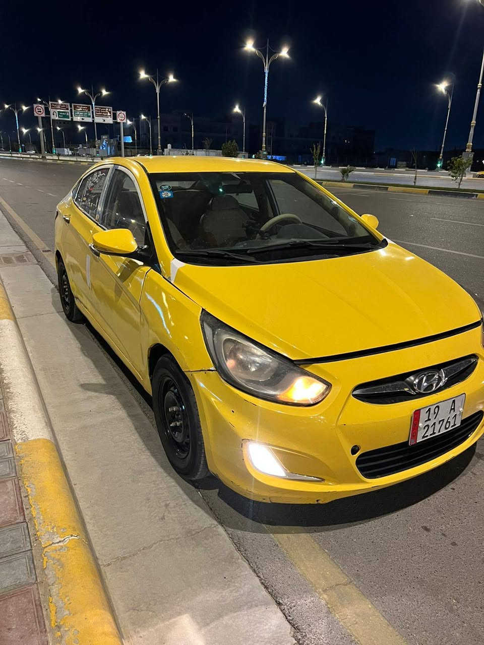 السلام عليكم اكسنت 2013وارد خليجي للبيع لمراوس مكينه 1600 سياره بيه جاملغ ايسر حادث فخذه بيه تعديل حداديه جديده كهربائيات كله شغاله شاشه كامره.تحكم ستيرن تخم تاير جديد  تبريد نقصه بس راديتر مزروفه سياره يرادله ترتيب بسيط راعيه يريد مداور مكاني كربلاء عكد بني تميم *********** سعر 70بيه مجال بسيط
