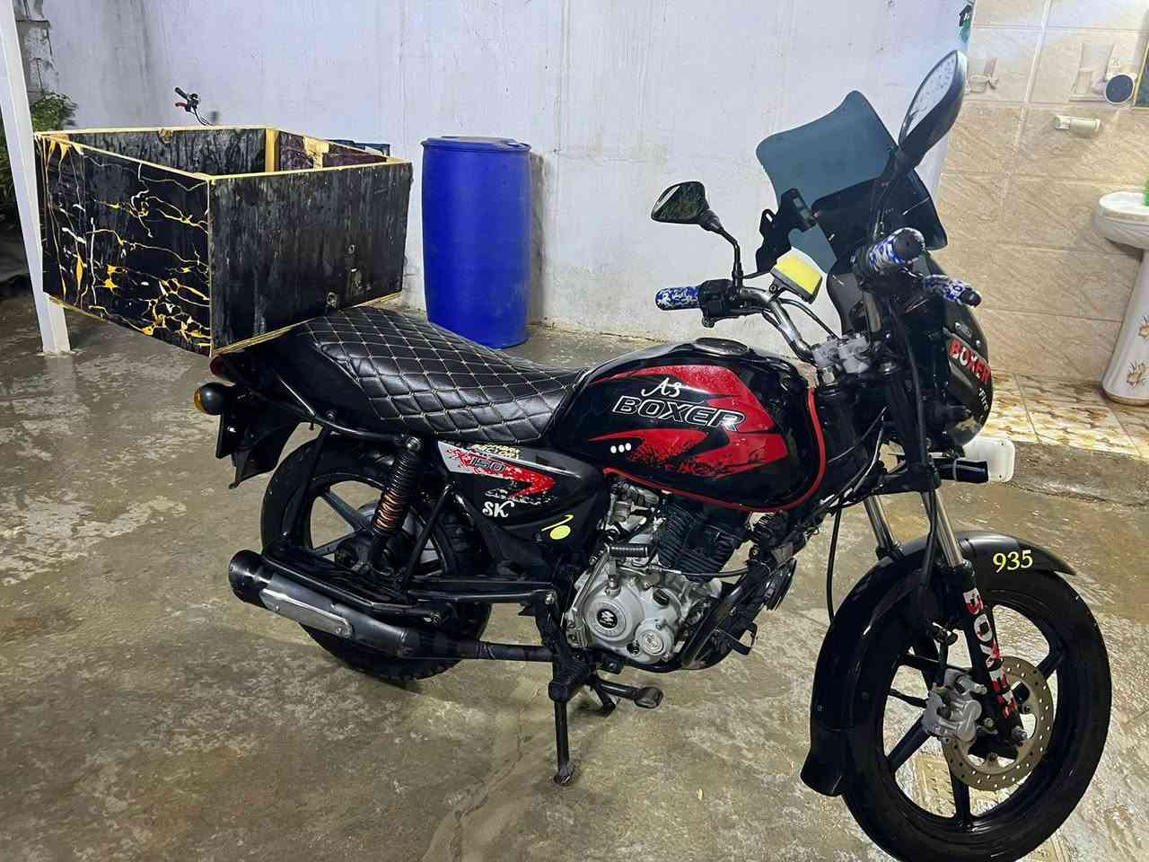 دراجة بوكسر للبيع موديل ٢٠٢٠ مكفولة من كلشي مرقمه وسنوية السعر مليون وسبعمية وبيها مجال الاستفسار على الرقم *********** العنوان ديالى بعقوبة كاطون الرازي
