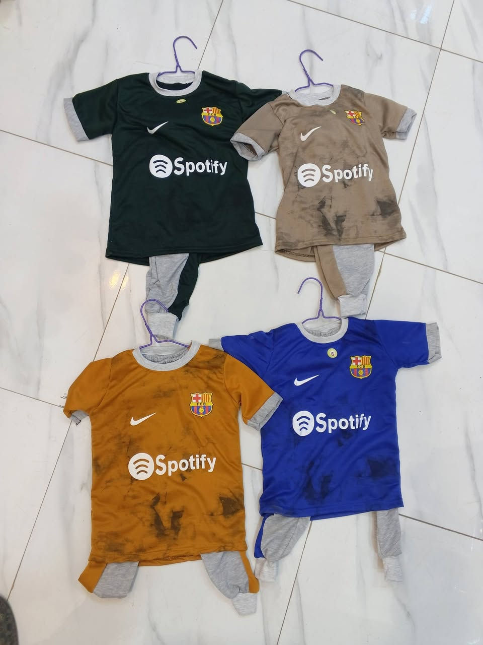 توفر دريسات + اتراكات ولادي خامه روعه😎👌🏻  
يلبس من 4 سنوات الى 12 سنه 
سعر: 5.000 بس.  *********** واتساب للحجز 📦
عنوان المحل جسر ديالئ شارع الأطفاء مقابيل بلديه جسر ديالئ 

«جودة تشوفها مو نحچي عنها»
