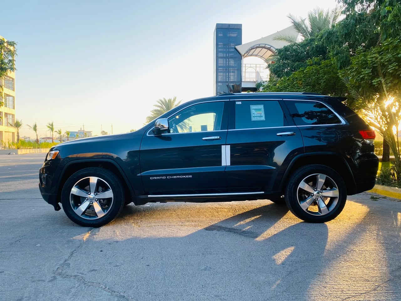چيب Jeep شيروكي لمتدد 2016 فوووول مواصفات للاخير
بيع مستعجل 197 $ 
المواصفات 
بصمة تشغيل 
بصمة أبواب 
صندوق كهرباء 
دمام خلفي 
بانوراما 
كشنات كهرباء 
المقاعد الاماميه تدفئه تبريد 
المقاعد الخلفيه تدفئه فقط
تشغيل عن بعد  
داخل جلد اسود 
شاشه تدعم كار بلي 

زرع لد عدسات زنون عالي وناصي الاصلي 
شاد شاشة اصليه موديل 2020  
تخم تايرات جديد 
صدر امامي خلفي جديد 
باتري شديته بيدي جديد 
شاد دوسات أصليه سود 
رقم دولي الجديد اربيل هزه وسنويه جديده وباسمي تحويل مباشر 

ملاحظه
حادث السيآره كلش حلو قطعه وحده الباب الخلفي بدون دواخل بدون ايرباك والباقي كفاله عامه من الصبغ 

مكان السياره بغداد العامريه 

*********** اتصال فقط 
*********** واتس فقط
