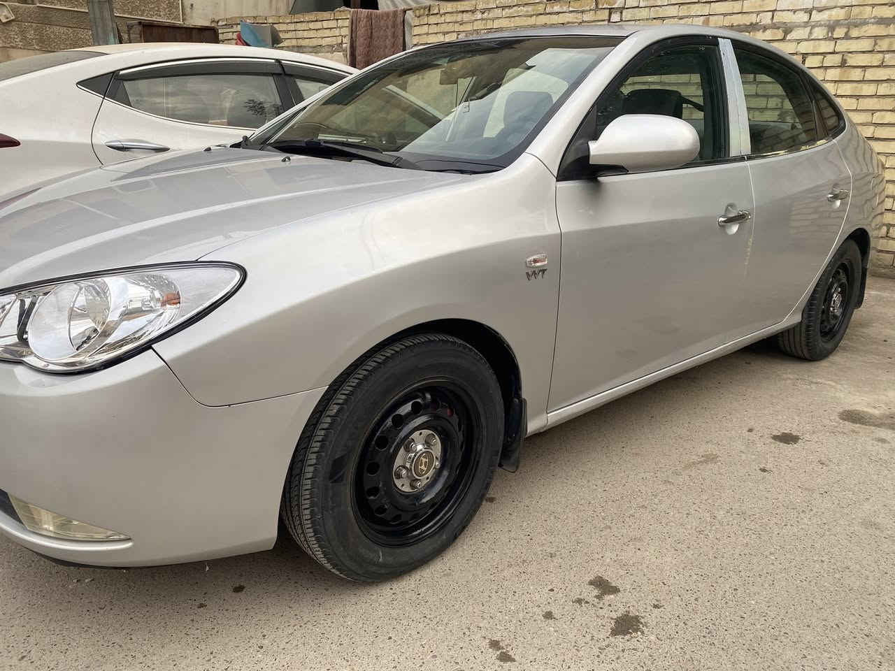 السلام عليكم ورحمة الله وبركاته
للبيع هونداي النترة افانتي خليجي مكينه 1600 

موديل 2007 بغداد باسمي مصبوغة عام

وين متريد تفحص اني بالخدمة 

السعر 92 وبيها مجال بسيط العنوان بغداد الحرية  

موبايل ***********
