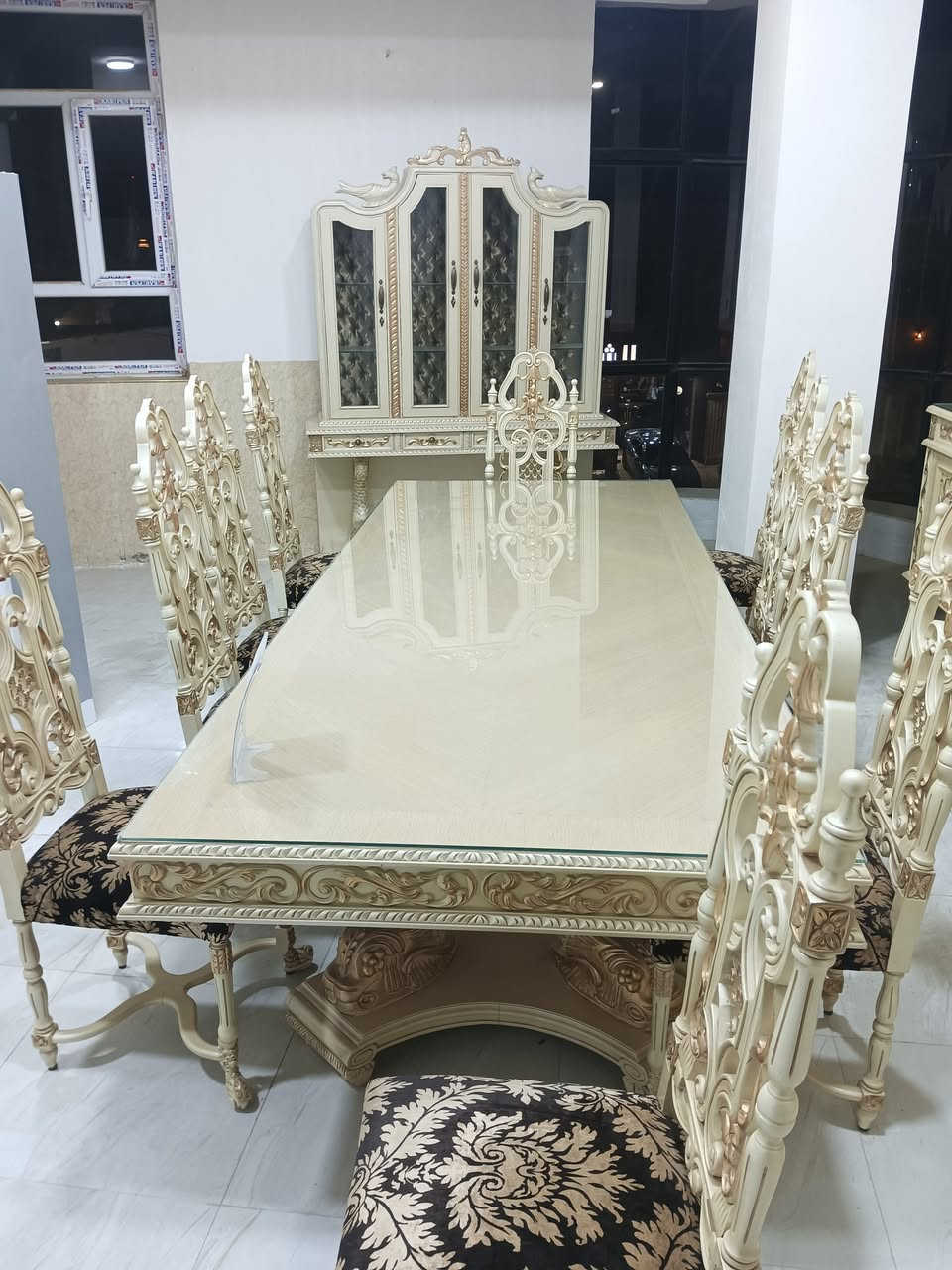 يعلن معرض لبنان للاثاث عن تخفيضات هائلة لغرض التصفية..
تخفيضات للاسعار تصل إلى 50٪.
غرف طعام
تخم كلاسيك ومودرن
غرف نوم
وخصم خاص للعرسان 💏
غرفة طعام  10مقاعد
من اجود انواع الخشب والأقمشة والاسفنج
عمل وحفر يدوي بكادر حرفيين لبنانيين 
 
السعر القديم ❌❎     6000$❎❌ 
السعر الجديد ✅        4000000✅ اربعة مليون دينار عراقي 
سارعوا بالحجز الكمية محدودة للاستفسار الاتّصال على الرقم 
*********** 
‭***********
