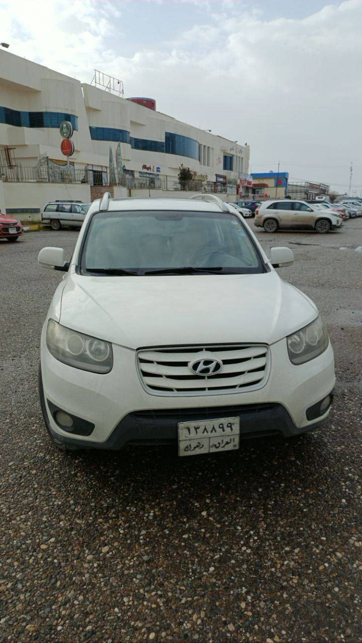 السلام عليكم اخوان سنتافي 2011 رقم دهوك بأسمي تحويل مباشر محرك 6سلندر  3,5دفع رباعي 
سلايد شغال 
داخل بيجي 
السيارة بيها بوند وچاملغ  ونصف الباب الخلفي الأيمن صبغ 
محرك شرط كير شرط 
السيارة شلعة ومعدل فول 
بيها شوية نواقص يرادلها درايمات امامية والمشط شوية تعبان بس مينضح دهن ودبلات خلفية فقط 
رقم الهاتف 
‏‪‏‪0770 454 6188‬‏
***********
السعر 140 وبيها مجال مكان موصل
