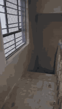 بيت يجار في منطقة حي القاهرة طابق الأول خلف مركز القاهرة السعر لإيجار 450 الف دينار الي يريد يجار يتصل على رقم الهاتف (***********)
