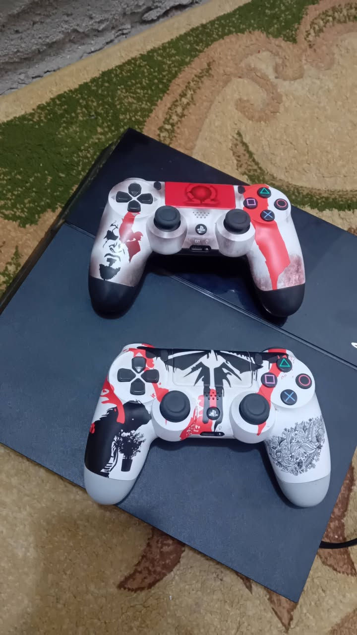 بلي 4 نظيف 100% ما مفتوح ولا مره مع يدتين و قرص جيتي اي والحساب الي بداخله بيه العاب هواي سعر 200 قفل قفل قفل تواصل عبر *********** واتساب او خاص
