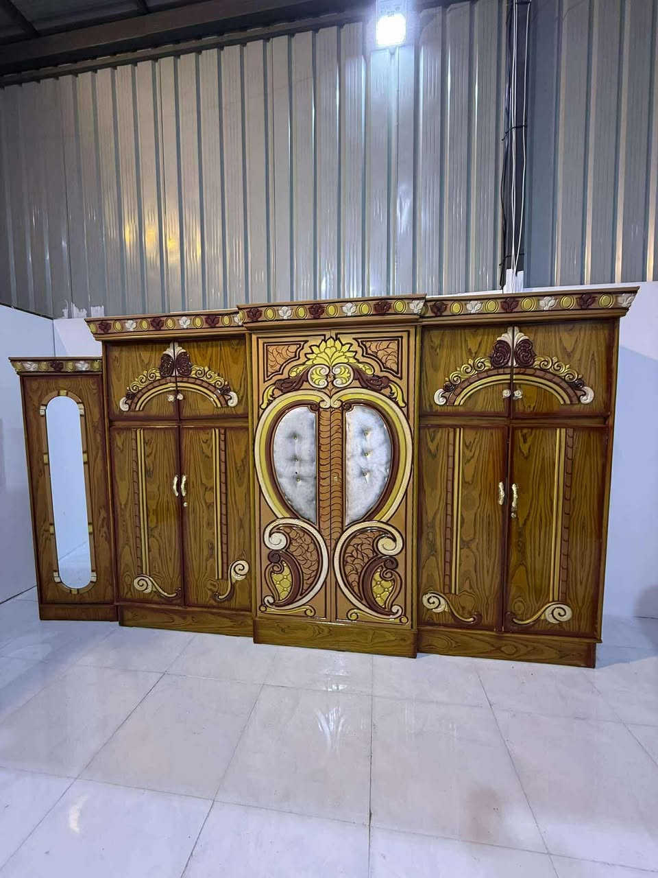 غرفه شغل وصط ***********يوجد وتساب🌸
السعر ٧٠٠ بيهة مجال
بس نقل داخل بغداد مجاني محافظات بكروة 
نضافه ٨٥
تسع قطع
