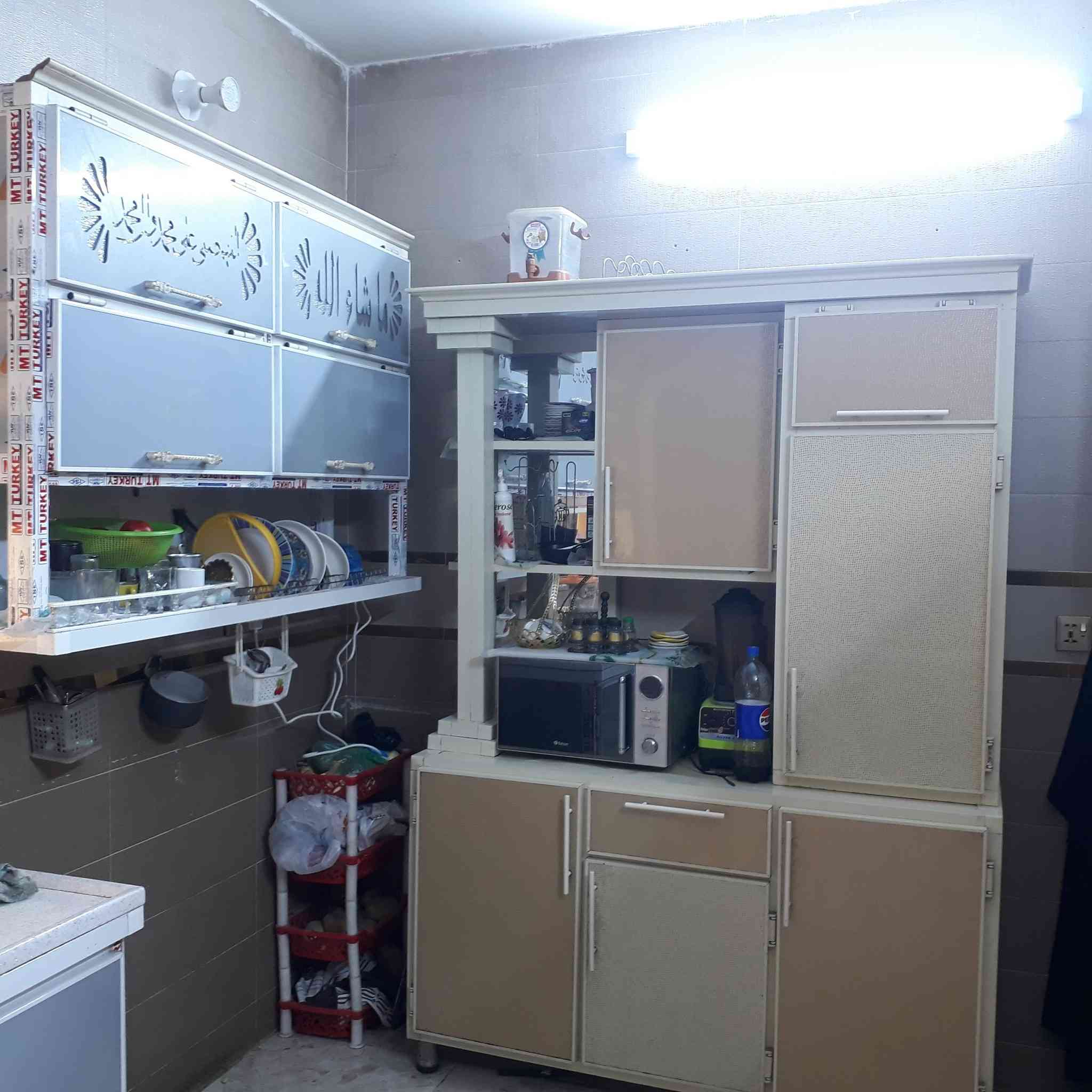 السلام وعليكم كاونتر لبيع جديد عنوان بغداد الثعالبه شارع البانزيخانه بلمربع الأول رقم ***********
