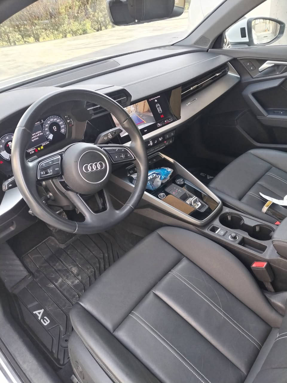 Audi A3 2024 premium
بدون صبغ او تبديل فقط بارد نهايه جاملغ خلفي
فول السياره 
 نظيفه على وضع شركة
ماشيه10.000مكان بغداد
بدون رقم فحص مؤقت باسمي
***********
***********
موجود واتساب ماسنجر
