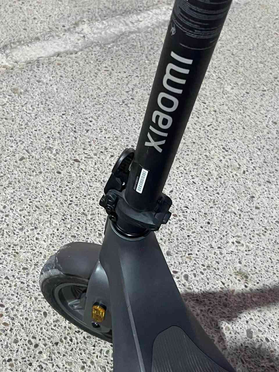 السلام عليكم 🌹
سكوتر كهربائي ⚡️ 

من شركة Xiaomi

موديل Xiaomi Electric Scooter 4 Lite

السرعة 35 كيلومتر بالساعة

استخدام اقل الأسبوع 

نظافة 95‎%‎

مع الشاحنة الخاصة به

يحمل وزن 120-130 كيلوغرام 

للأستفسار : 

***********

***********
