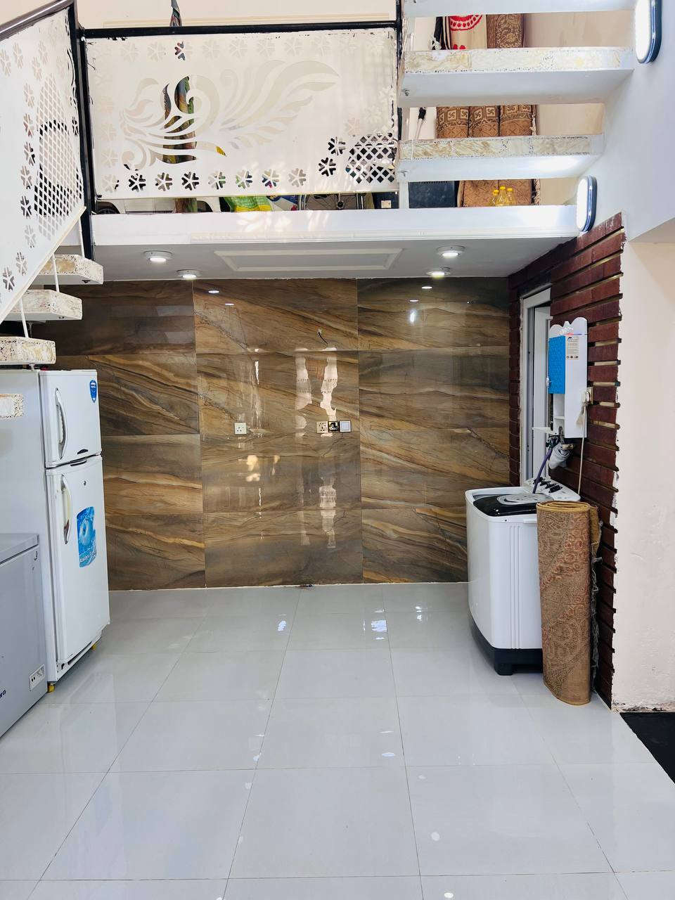 بيت جديد للبيع على طريق السنيه مساحة 200م بناء 2غرف وصاله مطبخ واستقبال وحمام طارمه حلوه تفاصيل أكثر على رقم ***********
