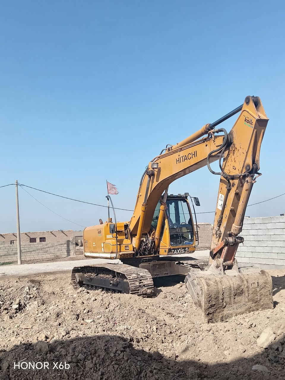 سلام عليكم حفاره هيتاشي زت ثري /موديل 2008 ايلصي حجم 210سنويه وراقم :رقم أربيل رقم :  ***********:واتساب موجود 🤍♥️
