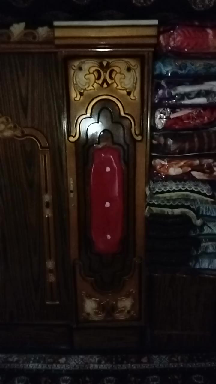 السلام عليكم
عندي قرفه خشب للبيع 
العنوان حصوه حي لانوار
السعر 500 وبيهه مجال مال الجويه
***********
***********
