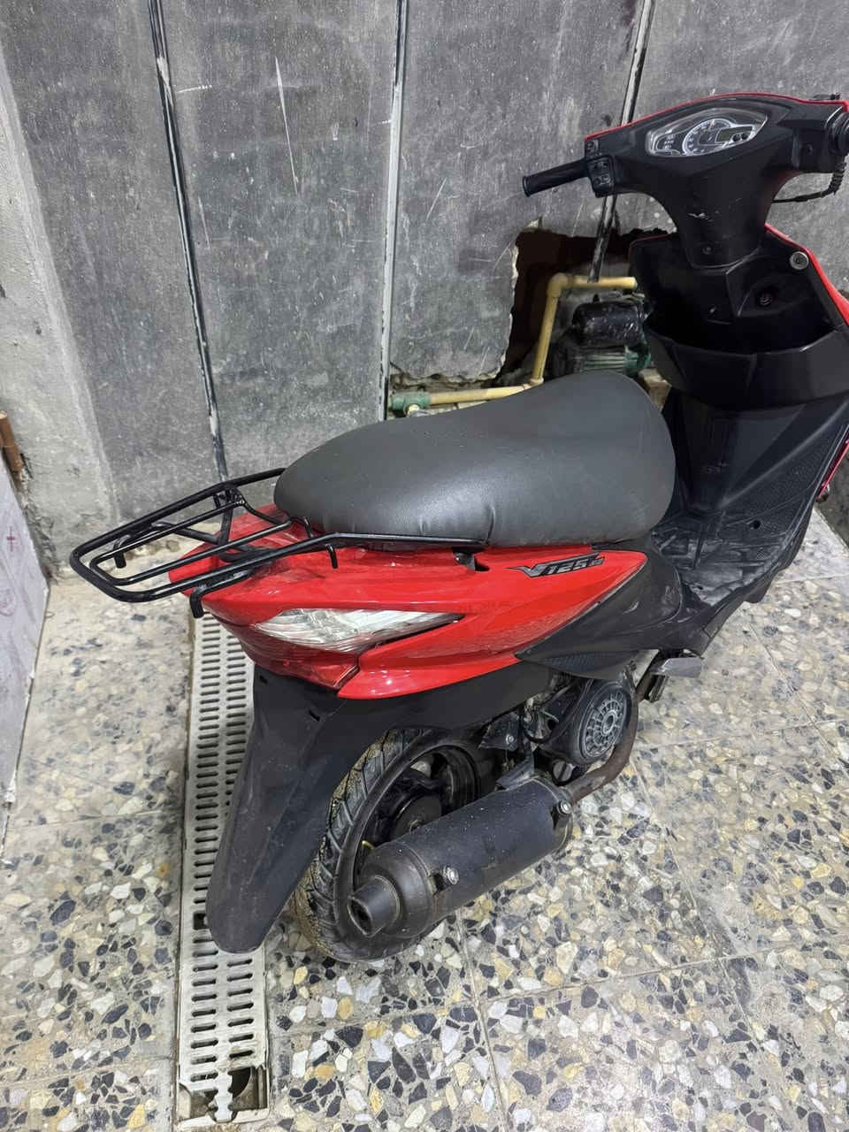 سلام عليكم دراجه صيني البيع مامفتوحه سعر ٣٠٠ وبيه مجال حك جيه عنوان بغداد العبيدي رقم ***********
