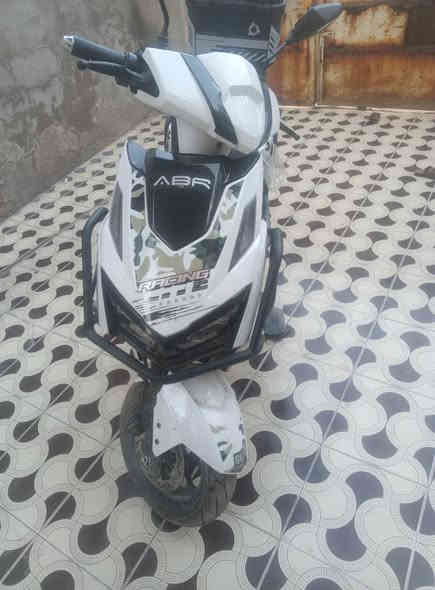 السلام عليكم ورحمة الله وبركاتة 
دراجه شحن للبيع 
مستخدم شهرين فقط 
تراي ٥٠الى ٦٠ كيلو 
فول مواصفات 
ماخذهه بمليون وربع 
معروضه ٩٠٠ الف 
مستعجل على بيعتها 
***********
او مراسلة الصفحه
