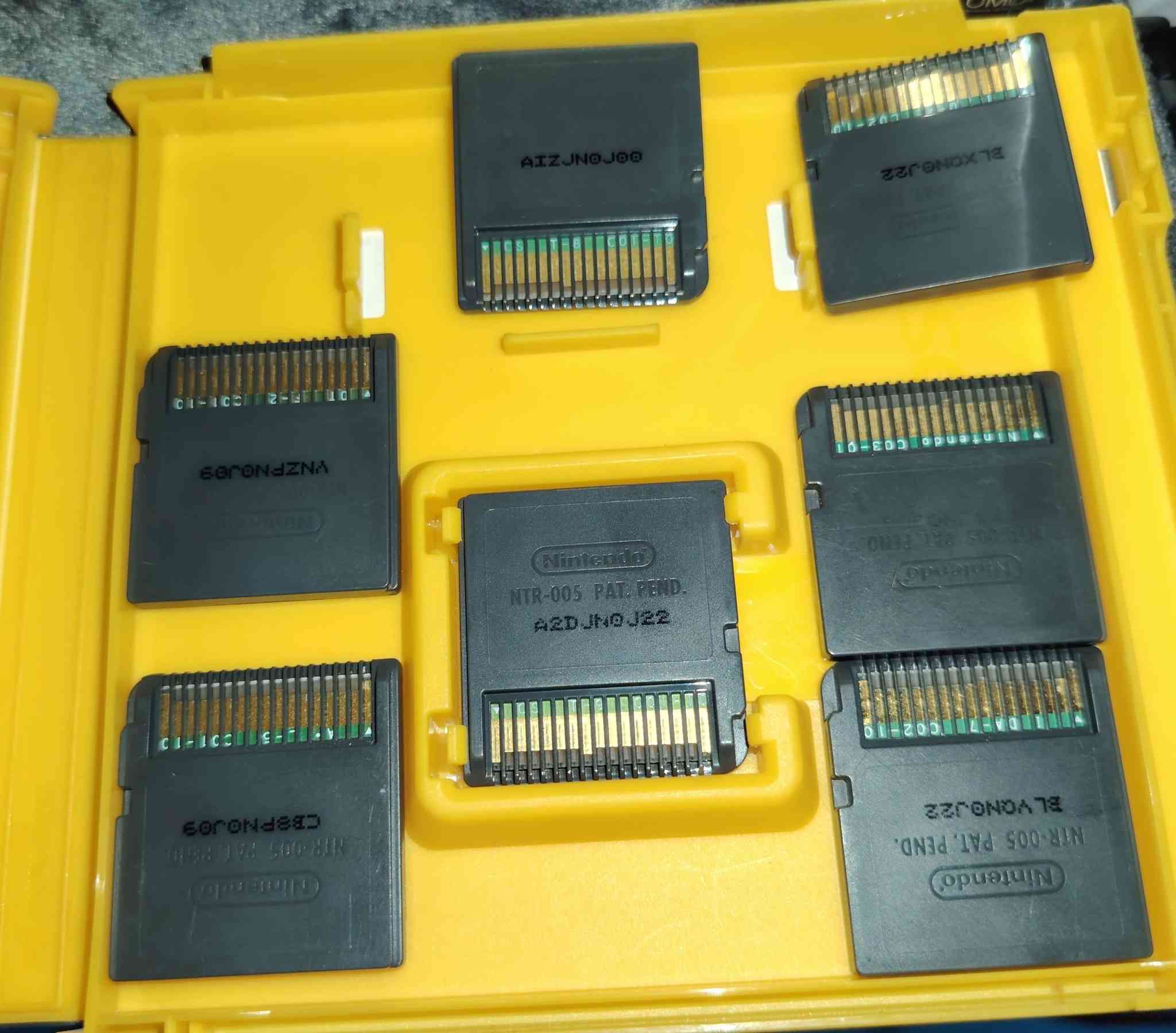 🎮 بيع ألعاب Nintendo DS أصلية 7 كاترجات
مجموعة ألعاب Nintendo DS أصلية بحالة جيدة 

📀 الألعاب الموجودة:

1️⃣ New Super Mario Bros
الريجن: Japan 🇯🇵

2️⃣ Nintendogs
الريجن: Japan 🇯🇵

3️⃣ 100-Masu Keisan  
الريجن: Japan 🇯🇵

4️⃣ Back at the Barnyard
الريجن :UK / PAL 🇬🇧

💰 السعر:
 كلهن ب25 ألف دينار عراقي 

🚚 يوجد خدمة توصيل

📩 الي يريد لعبة يراسلني خاص


**إذا كنت صاحب هذا الإعلان وتريد حذفه لأي سبب، رجاءا أرسل رسالة إلى الدعم الفني**