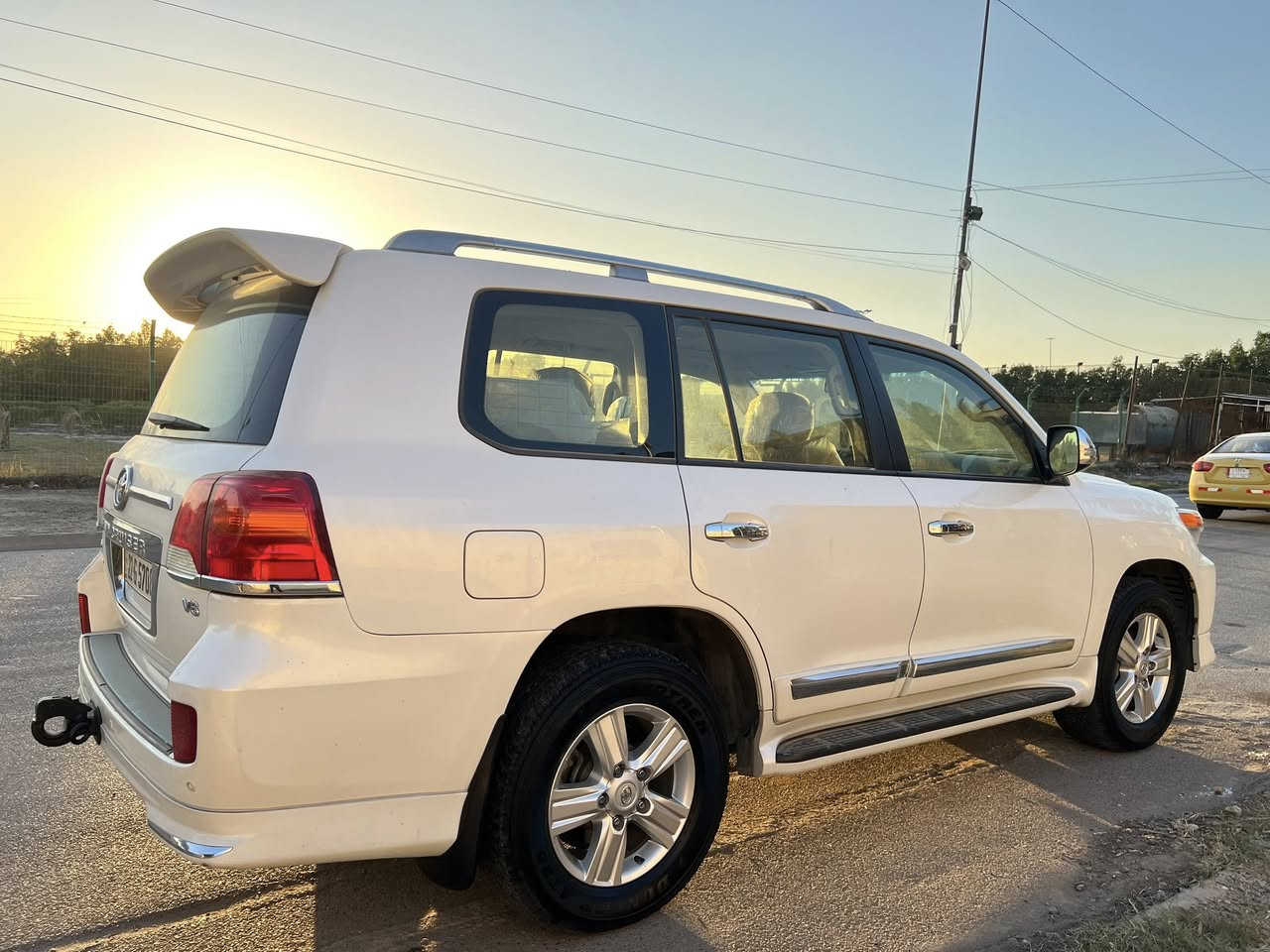 سلام عليكم ورحمة الله للبيع لاندكروزر 2015 سيارة بحاله الوكالة ماشيه 75الف حقيقي رقم اربيل الجديد سيارة كفاله عامه من كلشي سيارة فول مواصفات شركة SAS سيارة جديده بكل معنى الكلمه السعر 47الف دولار او بي مجال الاستفسار ***********
