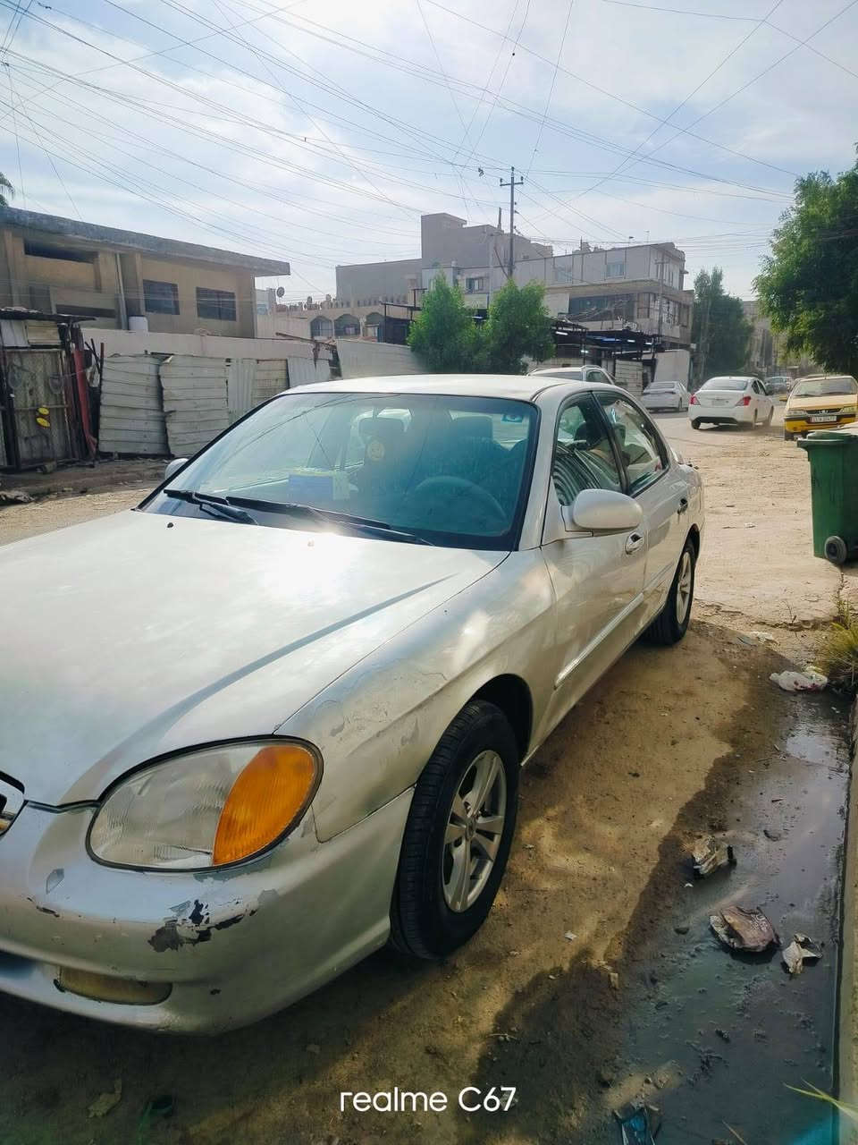 سوناتا موديل2001 مصبوغه عام جماليه  بدون ضربه سياره. بلادي. بانزين كير اوتوماتيك رقم نكليزي بسمي. سنويه. جديده سعر50 وبيه مجال عوان بغداد الشعب  رقمي ***********
