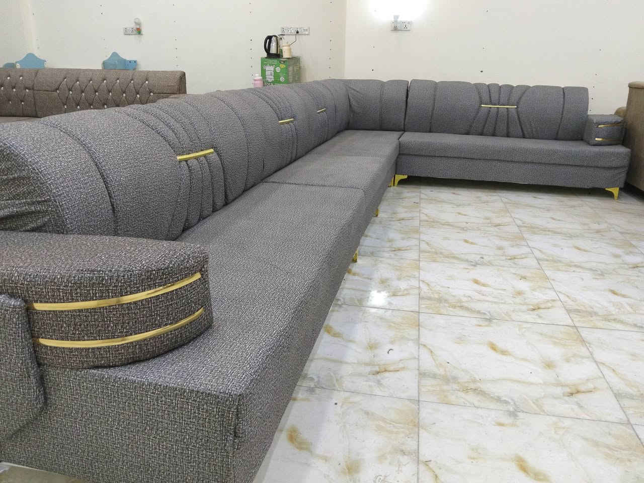 انسب لسعار ٣٠٠الف ديوان بلوك اسود التحرير شارع جامع الصديق مجاور محطة ماء النبع الصافي ***********
