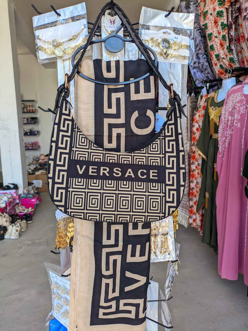 فقط ٦٠٠٠ دينار 
الموقع القيارة العوسجة مقابل محلات سعود


**إذا كنت صاحب هذا الإعلان وتريد حذفه لأي سبب، رجاءا أرسل رسالة إلى الدعم الفني**