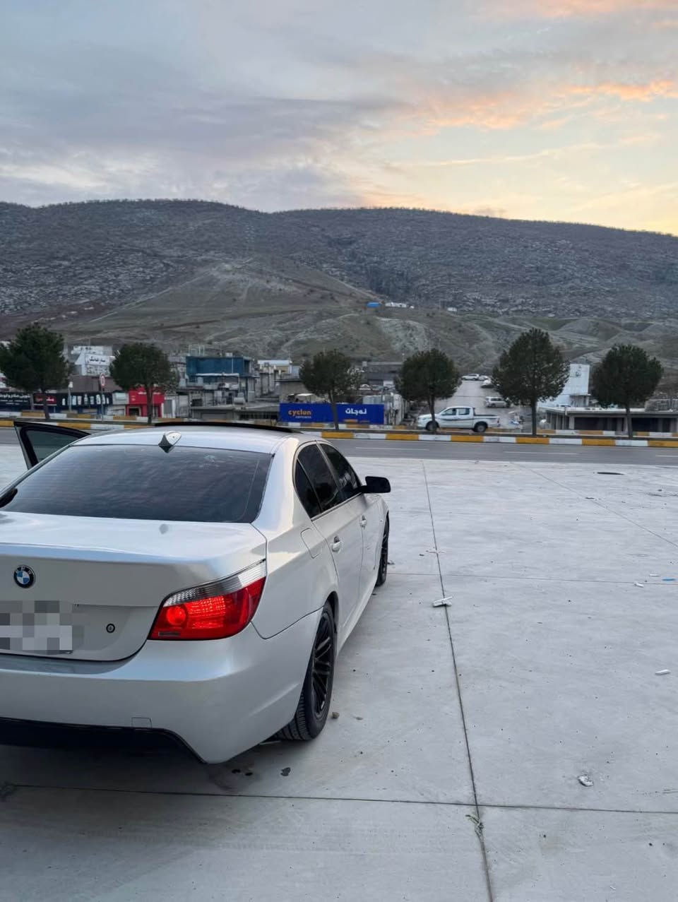 BMW /e60موديل 2005مةكينة 530سيارةكة زور خاوينة ماسفات فول فولة لةهيجي سيارةكة مةپرسة سفر سفرة مةكينة گير كارةبايي داروبةرد بةشةرت سيارةكة دوبةية سعري 65مةجالةكي زؤر زؤر كم بؤزانياري زياتر پةيوةندي بكة  *********** أربيل, العراق
