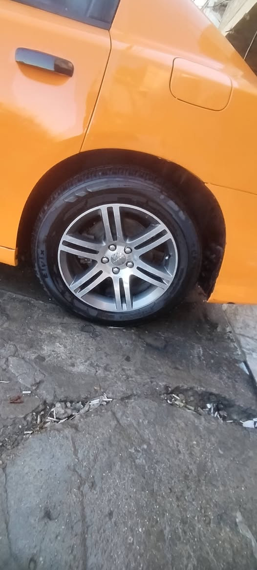 السلام عليكم عندي ويل ١٨ خليجي أمريكي اصلي نظيف لا تصليح ولا عواج رايده ب ٣٠٠ دولار وبي مجال بصيط مكاني بغداد الحريه***********
