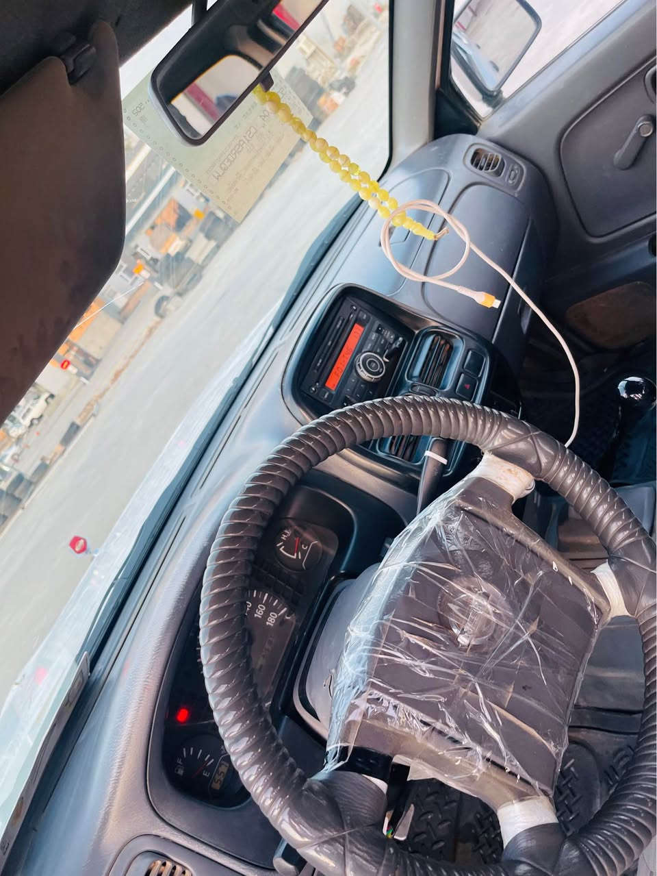 نیسان مۆدیل2004 رەقەم هەولیر تحویل اسڵ سبوخ عامە لەبەر ئەوەی بۆیاخی هەڵیداوە بەڵا هەیکلی جوانە تیکمەو ناو دەرکەی هیچی پیوە نیە تەبریت و پاوەرە گێڕو مەکینەو تەبریتی بەشەرت چوار تاتەی نویێ لە بنە توندو تۆڵەو بێ مسرەفە چرکەی تیانیە سحری75مجال شوین کۆیە ژم*********** كويسينجاك, أربيل
