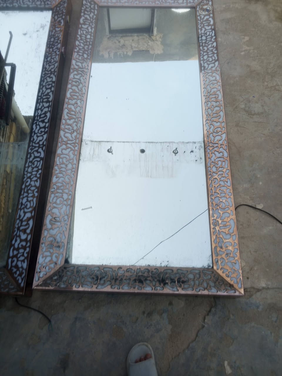 3مريات ابو الميز وبيهن اناره داخليه و3كومدي  و2كراسي شيروكي الضهر ضهر طاك جكات شغالات   العنوان انوار صدر 
***********
